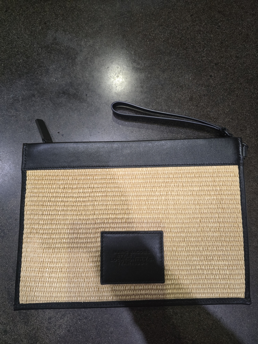 Marc Jacobs Straw 'The Pouch' Wristlet in Natural and Black - Picture 3 of 3